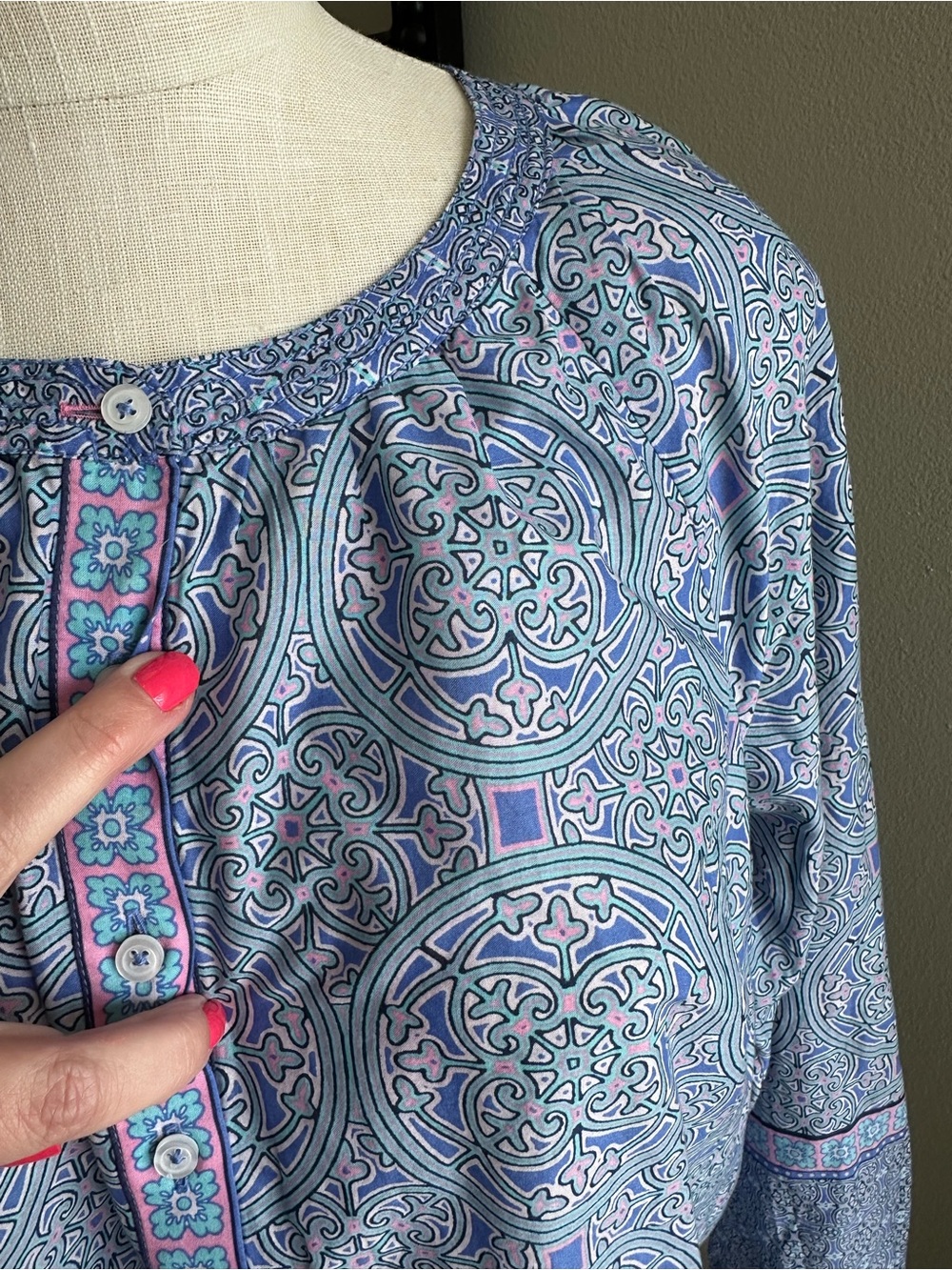 Talbots Blue and Pink Medallion Print Peasant Top -L - Picture 9 of 11